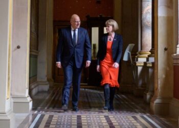 Δένδιας: Νέο κεφάλαιο στις σχέσεις Ελλάδας – Ην. Βασιλείου