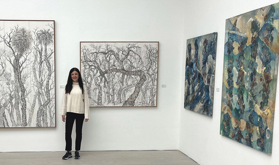 Μια Ελληνίδα στην εμβληματική Saatchi Gallery του Λονδίνου