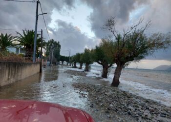 Προβλήματα σε παραλιακές περιοχές της Πάτρας από την κακοκαιρία