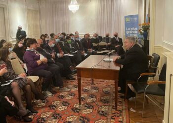 Σειρά επαφών στο Παρίσι για τον Γ.Γ. Απόδημου Ελληνισμού