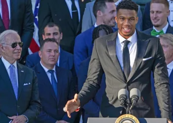 Οι Αντετοκούνμπο στο Λευκό Οίκο – «Από τα Σεπόλια στο Οβάλ Γραφείο»