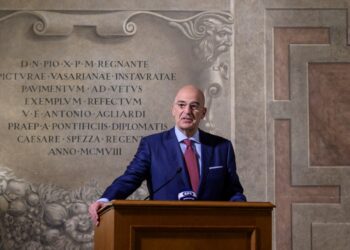 Έκθεση ελληνικής ζωγραφικής στο Βατικανό εγκαινίασε ο Δένδιας