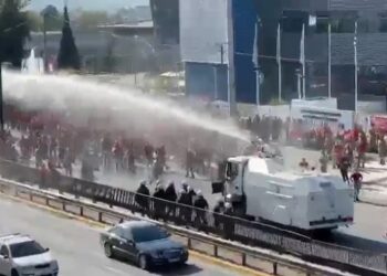 Φωτορεπόρτερ τραυματίστηκε στην πορεία πυροσβεστών στην Αθήνα