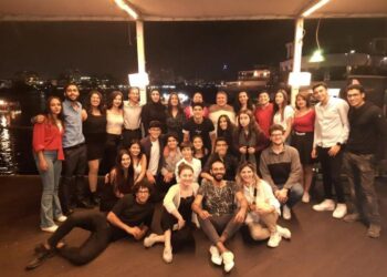 Κέφι, χορός και τραγούδι στον Ελληνικό Ναυτικό Όμιλο Καΐρου