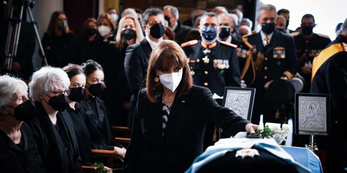 Η Ελλάδα αποχαιρέτησε τον πρώην ΠτΔ, Κάρολο Παπούλια