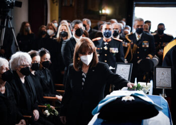 Η Ελλάδα αποχαιρέτησε τον πρώην ΠτΔ, Κάρολο Παπούλια