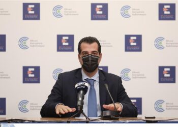 Η «έκρηξη» κρουσμάτων έφερε νέα μέτρα στην Ελλάδα