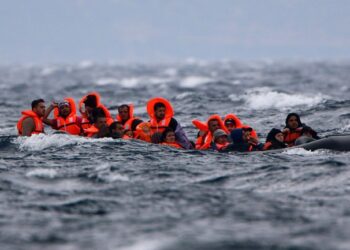 Ναυάγιο με δεκάδες μετανάστες στην Πάρο