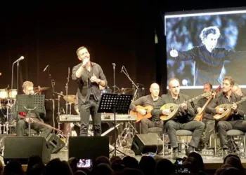 Ο Δημήτρης Μπάσης «ταξίδεψε» το έργο του Θεοδωράκη στη Σουηδία