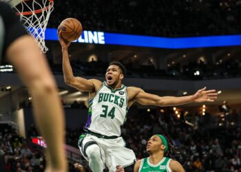 Χριστουγεννιάτικο ρεκόρ 25ετίας για τον Aντετοκούνμπο