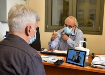 Εξ’ αποστάσεως διερμηνεία για κωφούς σε ιατρεία της Αθήνας