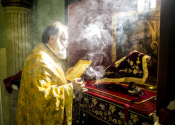 Πρώτη Θεία Λειτουργία του 2022 στον Ι.N. των Αγίων Κωνσταντίνου και Ελένης