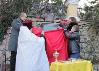 Οι Έλληνες της Ρωσίας τίμησαν τον στρατηγό Θεοδόσιο Ρεβελιώτη