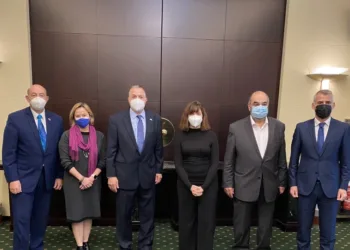 Ομογενείς Βουλευτές «σηκώνουν μανίκια» για την Ελλάδα